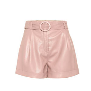 กางเกงขาสั้นหนังลำลองใส่สบายทุกวัน ด้วยสัมผัสนุ่มสบาย ดีไซน์เป็นมิตรกับสิ่งแวดล้อม เพื่อสไตล์ทันสมัยและสวมใส่ง่าย - Product Image 1