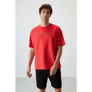เสื้อยืดพิมพ์ลายทรงโอเวอร์ไซส์สำหรับผู้ชาย Air Jones พื้นผิวหนา มีเท็กซ์เจอร์ ผ้าคอตตอนผสม สีเฟียสต้า สไตล์ลำลอง - Product Image 1