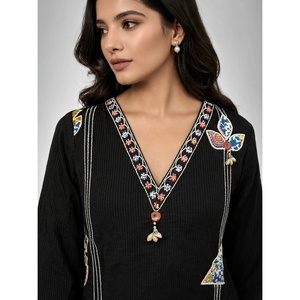 Ensemble 3 pièces pour femme en coton imprimé noir, style palazzo, avec dupatta, en tissu crêpe décontracté, respirant, brodé, élégant, de créateur, pour bas de tenue - Product Image 2