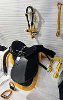 BLUHORSE BH-872 Ensemble de selle anglaise de haute qualité pour chevaux d'endurance, arbre en plastique incassable, quincaillerie nickelée, cuir PU