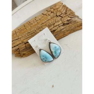 Pendientes Colgantes Hechos a Mano en Navajo, Chapados en Oro, con Larimar y Plata de Ley, con Forma de Gota de Agua y Flor, con Diamantes - Product Image 4