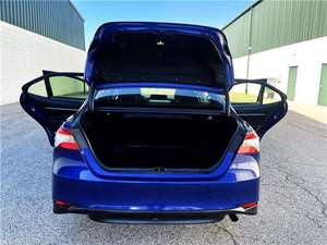 Camry LE 2018 Usado en Buen Estado, Volante a la Izquierda - Product Image 3