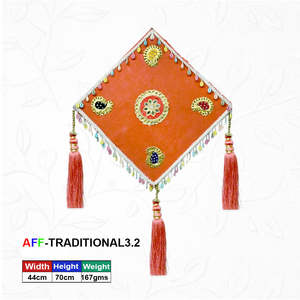 Sculpture murale artificielle traditionnelle en forme de pompon orange avec motif floral pour la décoration intérieure - Product Image 1