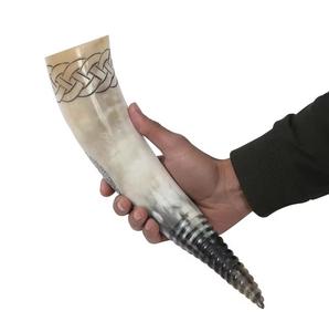 Cuerno Vikingo Pulido para Beber con Envoltura de Cuero y Soporte, Productos Naturales y Orgánicos - Product Image 2