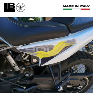สำหรับ Husqvarna Norden 901 2024 แผงข้าง 3 มิติ ที่เข้ากันได้กับรถมอเตอร์ไซค์ สติ๊กเกอร์ติดท้ายรถ แผงท้าย ชุดแต่งทดแทนสำหรับปี 2024 - Product Image 4