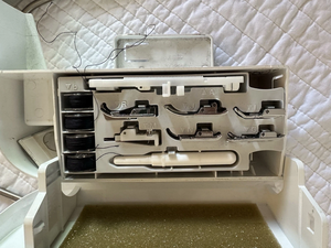 Máquina de Coser y Bordar Computarizada B-r-o-t-h-e-r SE1900 con Accesorios - Product Image 4