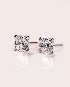 Clous d'oreilles en diamant Moissanite 1.0Ct coupe carrée Brillance moderne et style chic - Product Image 1
