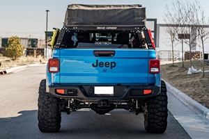 Pick-up 4x4 de taille moyenne d'occasion de 2020, véhicule utilitaire à cabine double tout-terrain avec suspension robuste - Product Image 3