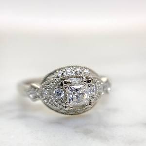 Bague de fiançailles Moissanite de 5mm coupe princesse | Halo Milgrain Vintage | OEM de bijoux fins de mariage de mariée en argent doré - Product Image 3