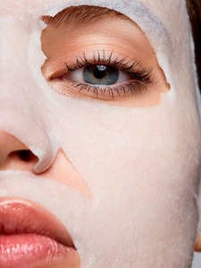 Maschera Viso in Foglio al Miele e Riso con Vitamina C, Idratante e Illuminante, con Acido Ialuronico, Minerali e Glicerina, Funzioni Rivitalizzanti - Product Image 6