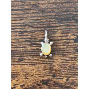 Pendentif tortue plaqué rhodium or rose avec incrustation de jade, bijoux de style religieux - Product Image 6
