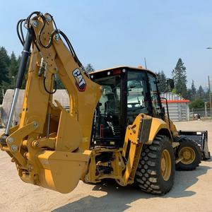 รถตักล้อยางขนาดเล็ก CAT รุ่นใหม่ สีเหลือง พร้อมบุ้งกี๋สีดำ และที่เก็บสายไฮดรอลิกสีน้ำเงิน - Product Image 1