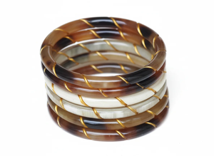 Brazalete de Cuerno de Búfalo Ecológico Hecho a Mano y Pulido para Mujer, Joyería Moderna y Sostenible para Bodas - Product Image 3