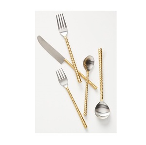 Juego de cubiertos de metal de la mejor calidad Juego de cubiertos de diseño chapado en oro con mango de diseñador para el hogar y la cocina - Product Image 1