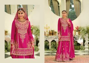 Costume palazzo de style pakistanais en soie Chinon de qualité supérieure avec un travail brodé lourd parfait pour la collection de la saison des mariages - Product Image 4