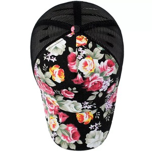 Gorra de béisbol personalizada con textura floral tropical - Product Image 5