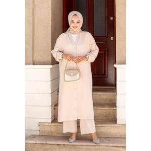 Aerobin Beige Hijab Conjunto de 2 piezas con botones Ropa cómoda para mujer de Cuello - Product Image 3