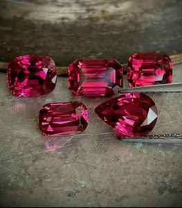 Pierre précieuse en vrac de spinelle rouge naturelle coupe brillante avec certificat IGI pierres précieuses calibrées en vrac de qualité supérieure - Product Image 2