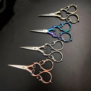 Ciseaux à broder rétro professionnels, acier inoxydable de haute qualité avec lame droite et tranchante pour la couture et le quilting - Product Image 1