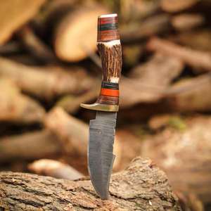 Couteau de chasse personnalisable fait main, 4,25 pouces, acier Damas, manche en bois de cerf, lame en acier Damas forgée à la main, support OEM, couteau d'extérieur - Product Image 1