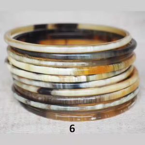 Brazalete de cuerno para mujeres y niñas, joyería de bajo precio de forma redonda pulida de Crescent Crafts - Product Image 1