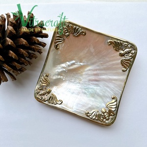 Assiette faite à la main servant des œufs de caviar plat décoratif plat de fruits assiette à gâteau fabriqué à partir de coquilles de nacre naturelle taille 10-11cm - Product Image 1