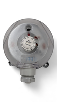 Pressostat différentiel, par exemple pour la surveillance du filtre, du ventilateur, de la volet coupe-feu ou de l'état du flux d'air des systèmes de traitement de l'air