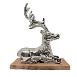 Sculpture de cerf faite à la main de haute qualité décor de table de noël en bois et en métal moderne pour les mariages et les festivals à la maison - Product Image 4