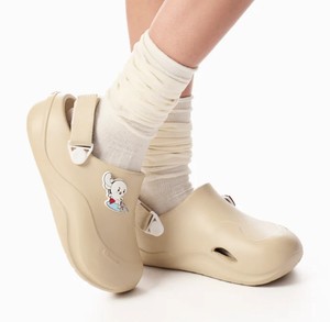 Zuecos moldeados de EVA Suke unisex, diseño de conejito de 7 colores, zapatos de Punta cerrada impermeables para todas las estaciones, hechos en Vietnam - Product Image 4