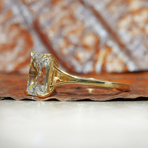 Anillo de Compromiso de Tres Piedras con Diamante Cultivado en Laboratorio de Corte Esmeralda de 3.0 Ct, Estilo Bohemio para Mujer, Certificado IGI, Oro Amarillo de 14K - Product Image 3