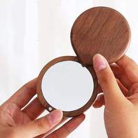 Miroir de poche compact en bois de noyer noir personnalisé avec logo, idéal pour le maquillage et la beauté