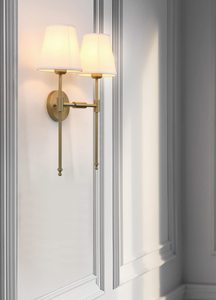 Aplique doble de 2 luces para pared, accesorio de iluminación con campana blanca, textil, sombra de lámpara y latón antiguo, acabado largo - Product Image 3