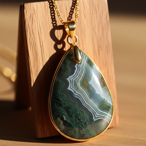 Chaîne en argent Sterling 925 fabriquée à la main pendentif en forme de goutte en or 18 carats bohème agate de mousse naturelle pierres de cristal de guérison cadeau - Product Image 1