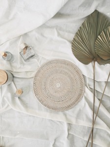 แผ่นรองจานหวายสีขาวทรงกลมสินค้าที่เป็นมิตรต่อสิ่งแวดล้อมทำจากแผ่นรองจานของตกแต่งโต๊ะในเวียดนามขายส่ง - Product Image 3