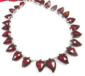 Cuentas de granate 100% natural, forma de pera, corte facetado, color rojo, hilo de 8.5'', piedras preciosas sueltas, gemas africanas talladas de fantasía para joyería. - Product Image 1
