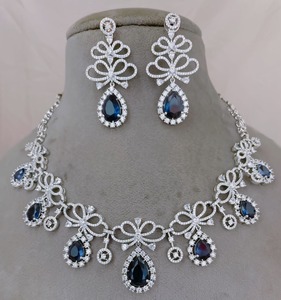 Ensemble de collier et boucles d'oreilles de luxe de qualité supérieure en zircon argenté pour mariage, fiançailles, soirée, à porter pour les femmes - Product Image 3