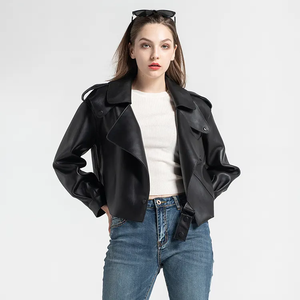 Veste d'hiver pour femmes en cuir souple de haute qualité fabriquée au Pakistan Conception personnalisée Bouton de fourrure imperméable respirant Construction solide - Product Image 1