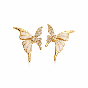 Boucles d'oreilles clous en forme de papillon en émail blanc tendance avec des accents de strass et des diamants de laboratoire en or pur 14 carats ou en argent - Product Image 2