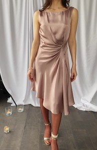 Robe de cocktail rose Karen Millen Y2K, années 2000, romantique, ourlet asymétrique, rose poussiéreux, robe de soirée S/M - Product Image 2