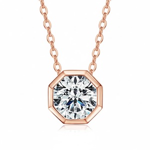 Collier solitaire géométrique tendance de forme octogonale avec sertissage carré, 0,75 carat, moissanite ronde enveloppée, pendentif diamant unique - Product Image 3