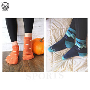 Chaussettes habillées d'affaires noires en coton pur doux et respirant de couleur unie personnalisées de haute qualité pour hommes - Product Image 4