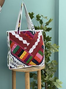 Venta al por mayor lote de bolso de mano de algodón acolchado Patchwork impreso para mujeres para uso diario en la playa de comestibles - Product Image 5