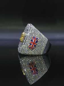 Colgante de lujo de plata de ley 925 con engaste pavé de moissanita VVS y micro pavé de diamantes, estilo hip hop, para fiestas. - Product Image 3