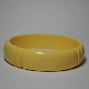Brazalete de resina personalizado de alta calidad, pulsera de diseño hecha a mano de moda para Mujer | Joyería de resina única para venta a granel - Product Image 1