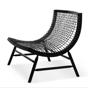 Camellia Patio Lounge Chair aus Teakholz mit dickem gewebtem Seil.