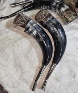 แตรเป่าลมนอร์สทำจากเขาควายธรรมชาติ พร้อมการขึ้นรูปด้วยทองเหลืองและสายโซ่เหล็ก ขัดเงา คุณภาพสูง - Product Image 1