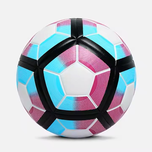 Football en cuir PU et enduit de TPU de qualité supérieure pour l'entraînement et les matchs, disponible en taille 5, personnalisable pour les enfants et les adultes - Product Image 5