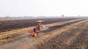 Tractor Agrícola HOGICO HG-75VN 70HP 4WD de Alto Rendimiento 3 en 1, Duradero, con Potente Motor Central y Nuevas Ventas - Product Image 2