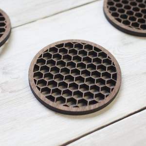 Dessous de verre en bois fabriqués à la main avec une finition rustique de qualité supérieure pour une décoration élégante de table basse dans les maisons modernes et traditionnelles - Product Image 3