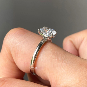 แหวนเพชรทรงยาวหรูหรา ผลิตจากเพชรเลี้ยงในห้องปฏิบัติการ ทองคำแท้ 18K ความใส VVS สี F ได้รับการรับรองจาก IGI แหวนขายส่ง - Product Image 2